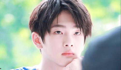 娱乐吃瓜君异瞳,娱乐吃瓜君的神秘异瞳之谜